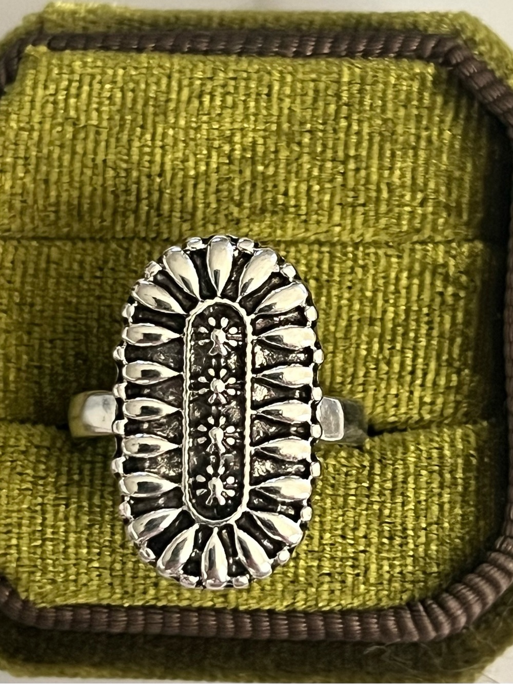 Boho/Chic Silver Oval Flower Design Stainless Steel Silver Statement Ring Size 6